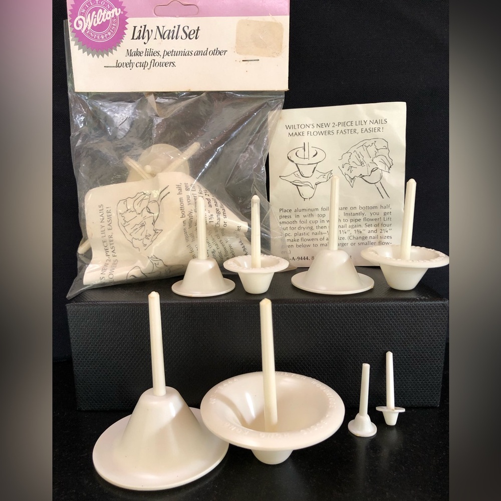 WILTON Lily Nail Royal Icing Cake Decorating 8 Piece/ 3 Sizes 1987 (2 Sets)